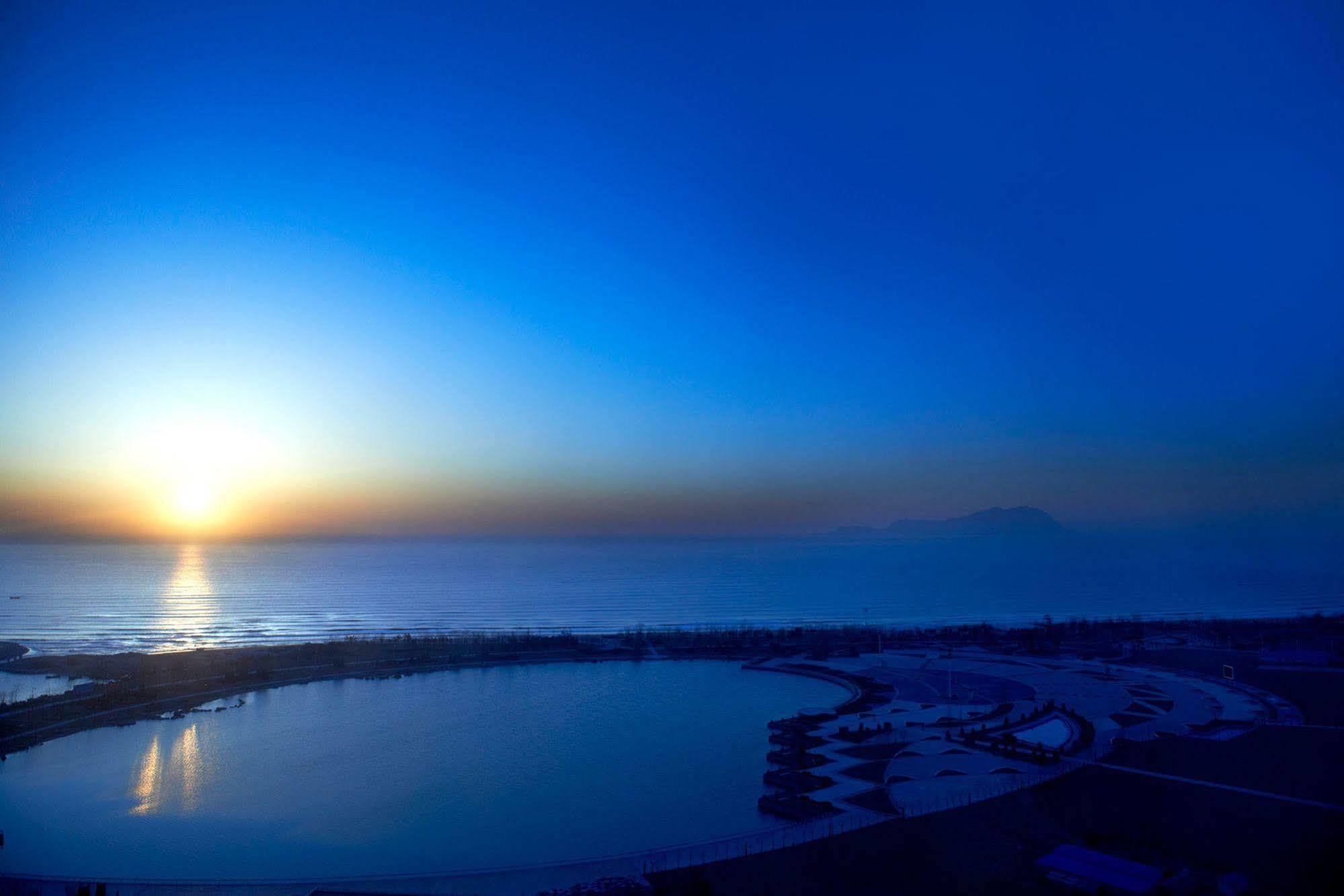 Four Points By Sheraton Qingdao, West Coast Exterior foto